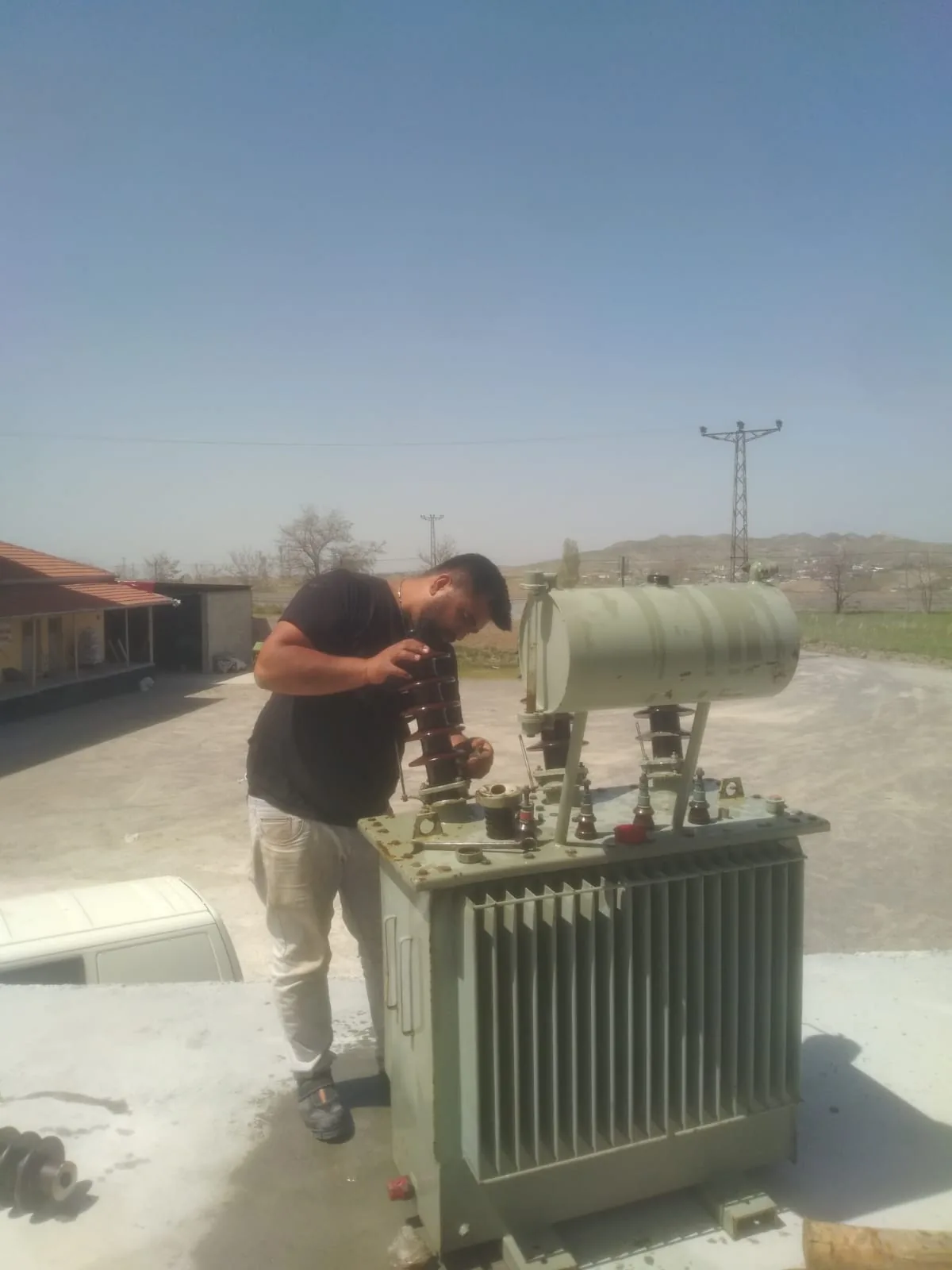 Ersa Elektrik ekibi trafo bakım çalışması