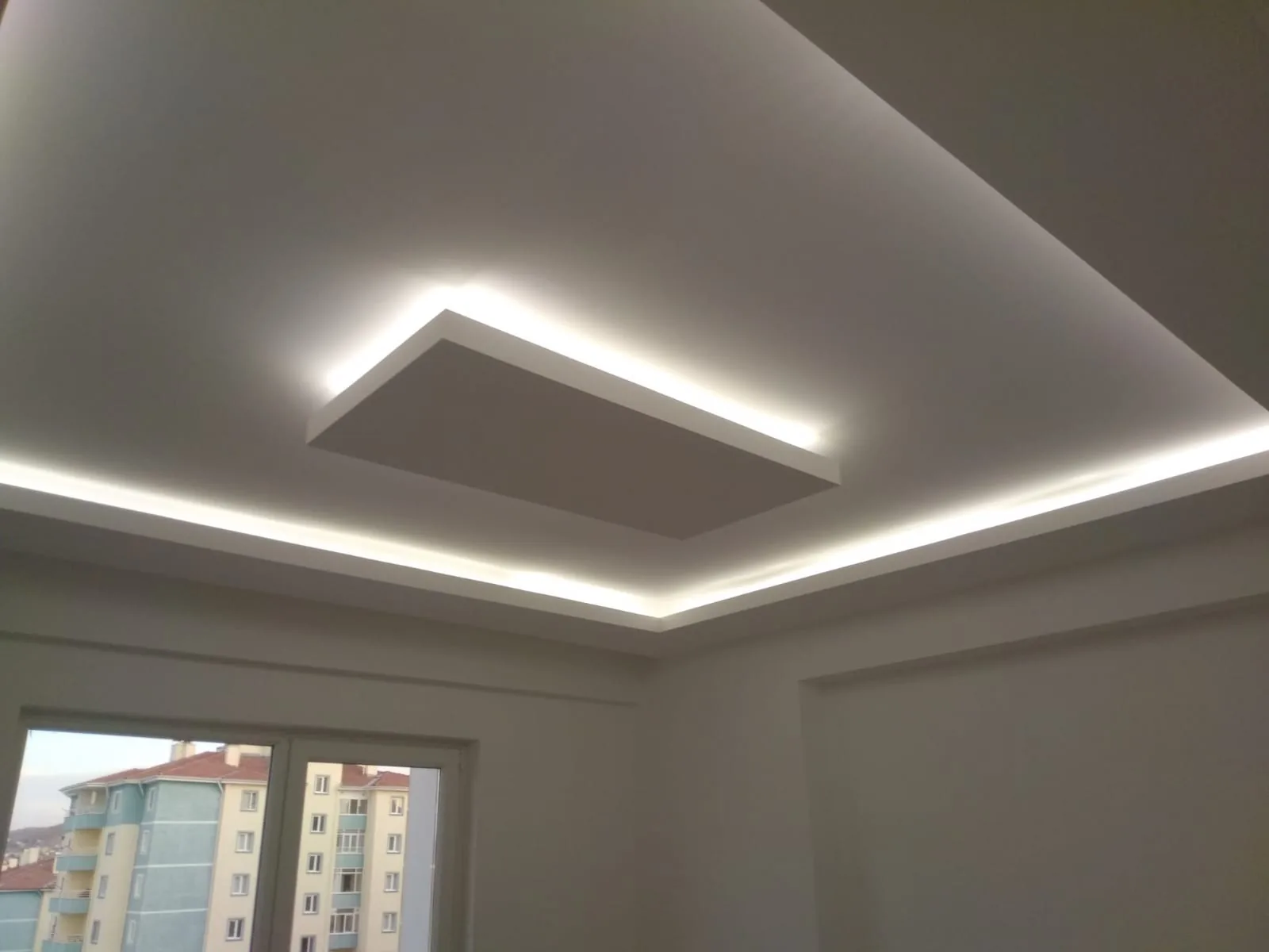 Modern tavan LED aydınlatma tasarımı