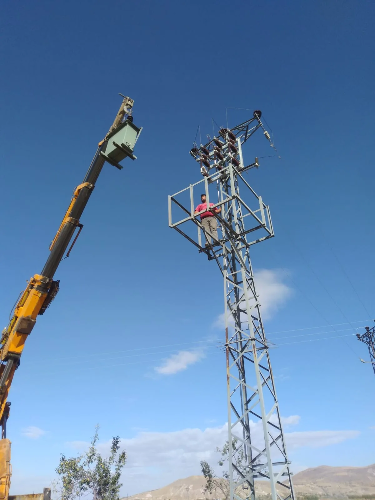 Elektrik hattı direk bakım çalışması